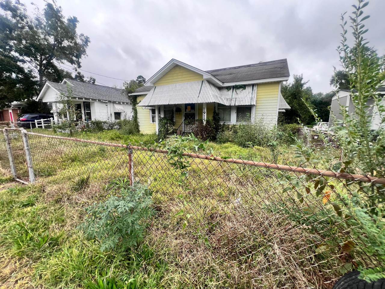 1915 Watkins Street - Photo 1