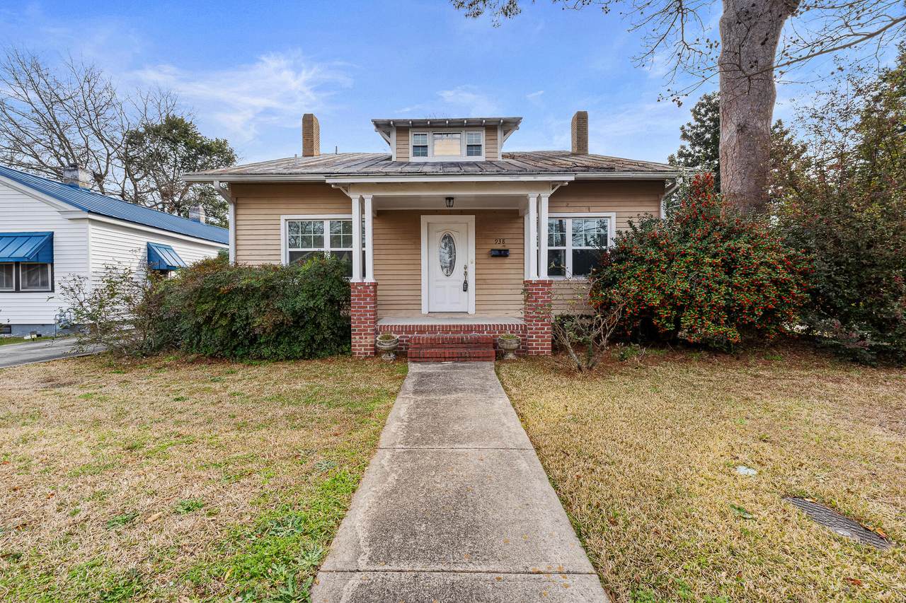 938 Merry Street - Photo 1