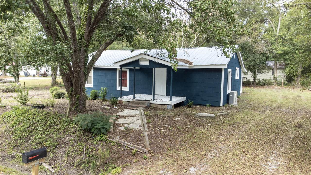 599 Twin Oaks Road - Photo 1