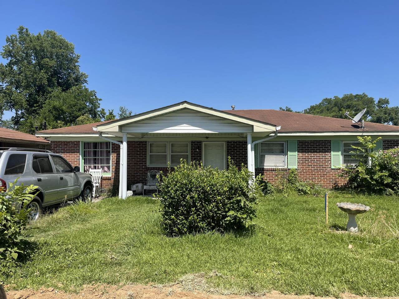 607 Albany Avenue - Photo 1