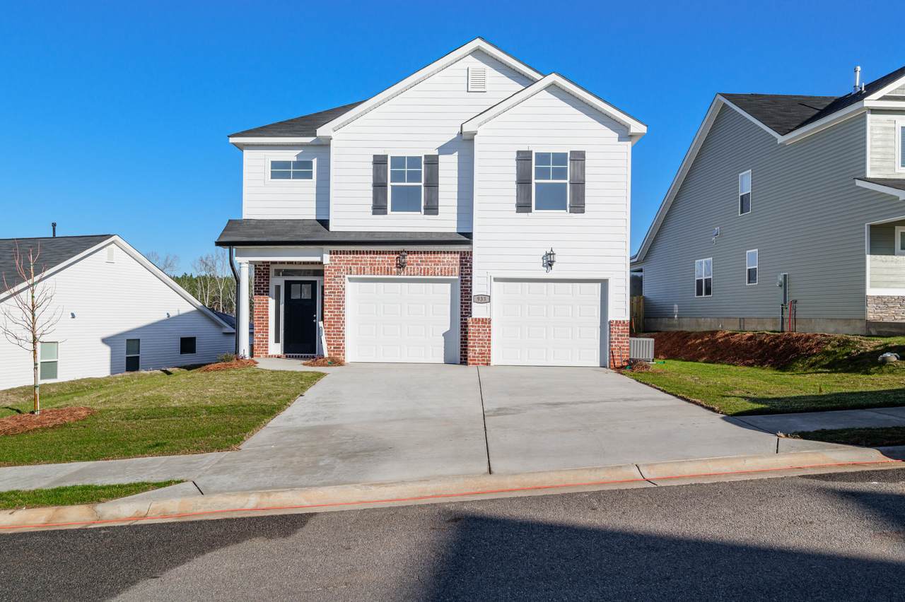 933 Holbrook Drive - Photo 1