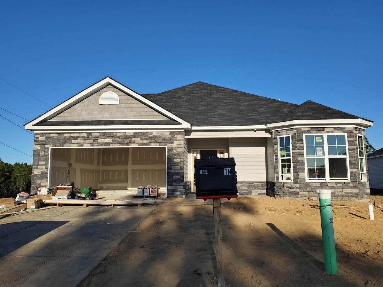 1069 Archard Street - Photo 1