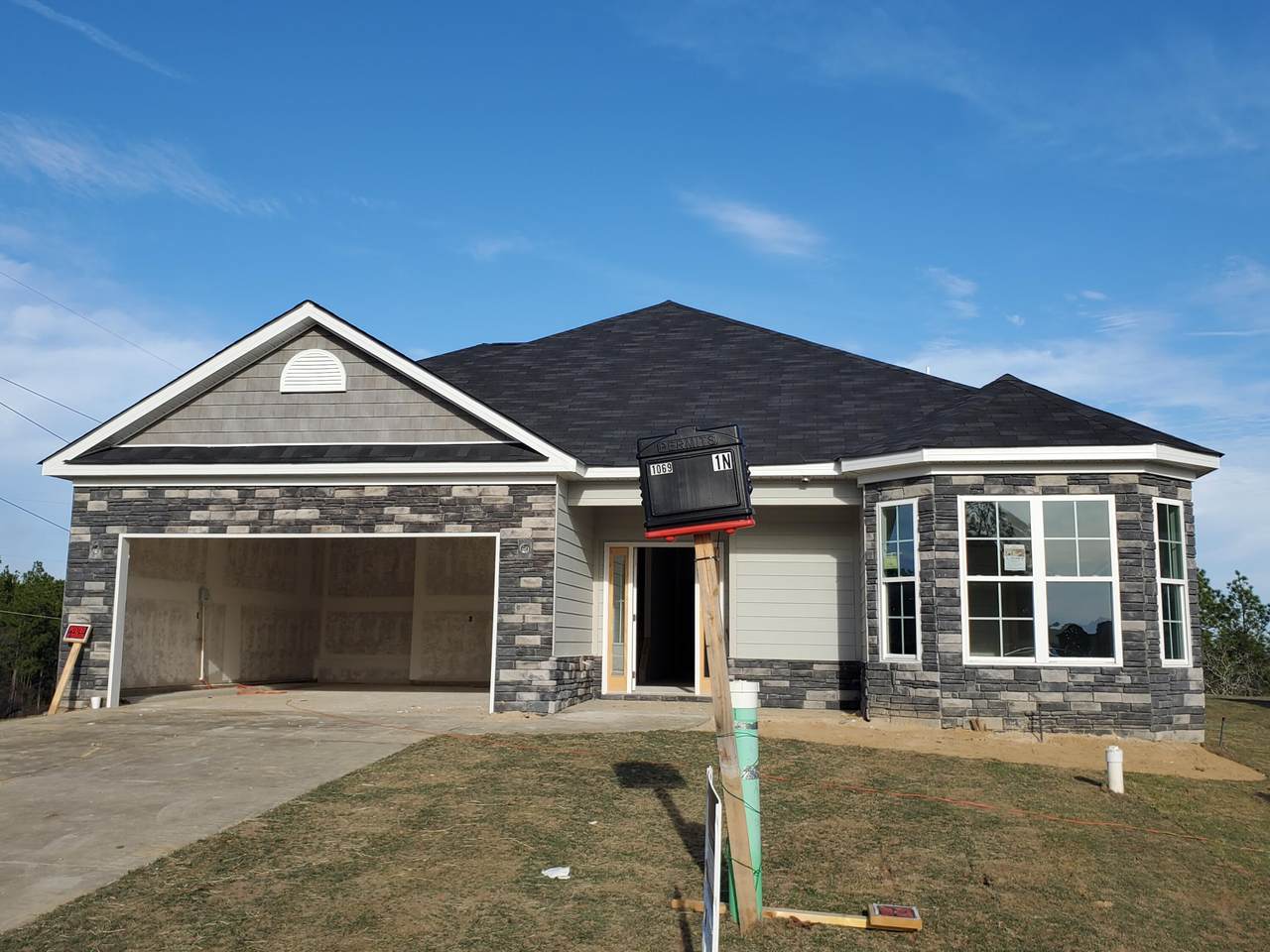 1069 Archard Street - Photo 1