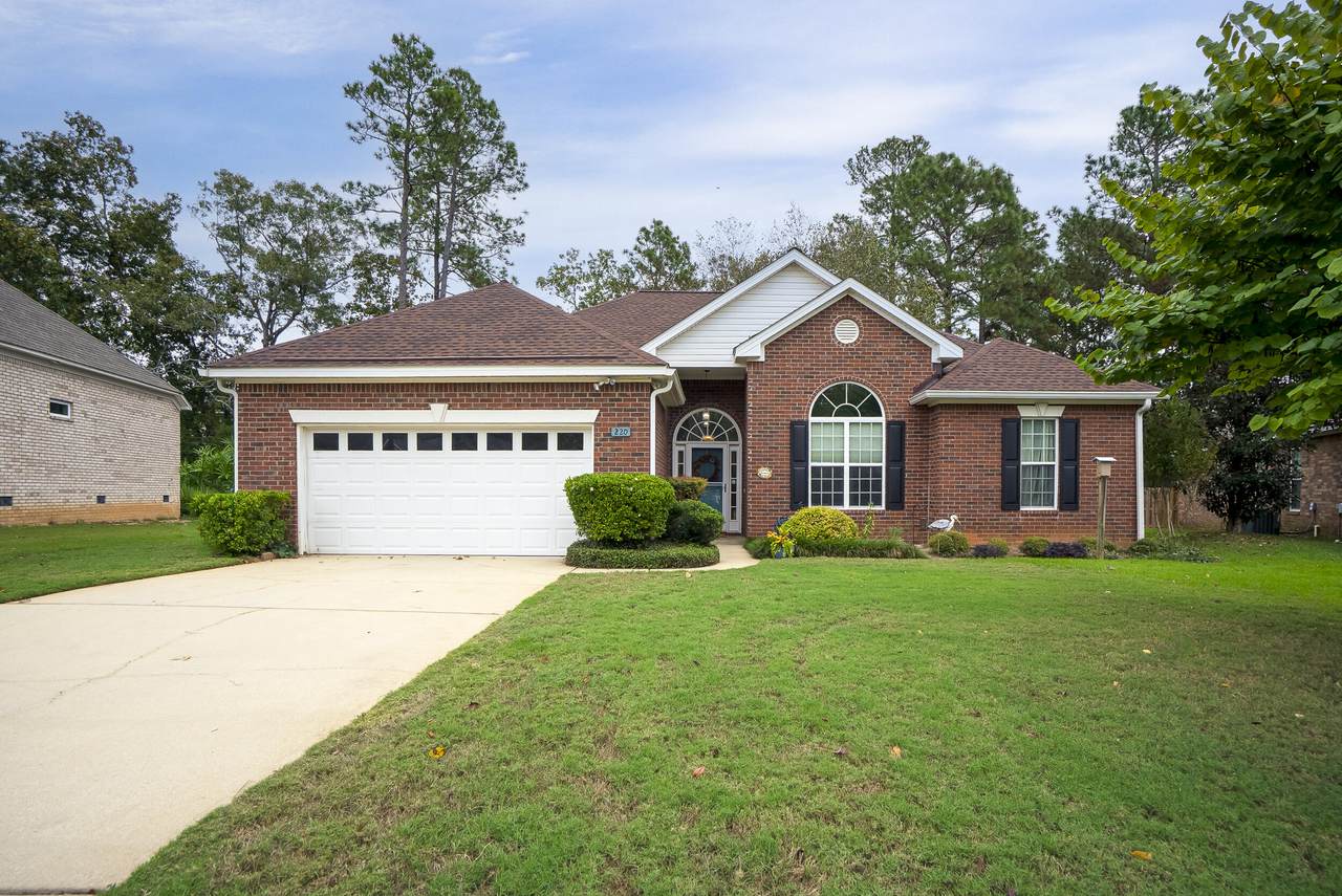 220 Bainbridge Dr - Photo 1