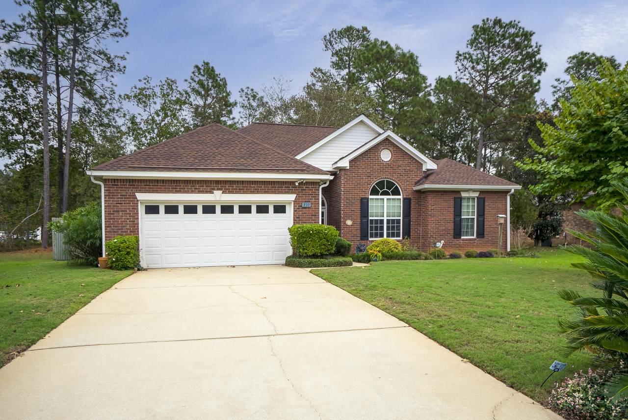 220 Bainbridge Dr - Photo 1