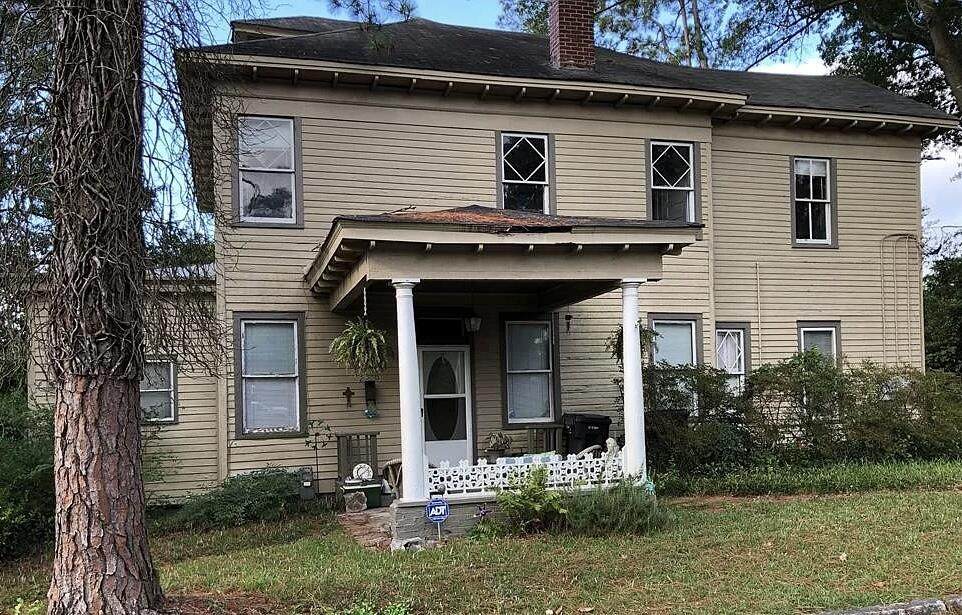 2224 Queens Way - Photo 1