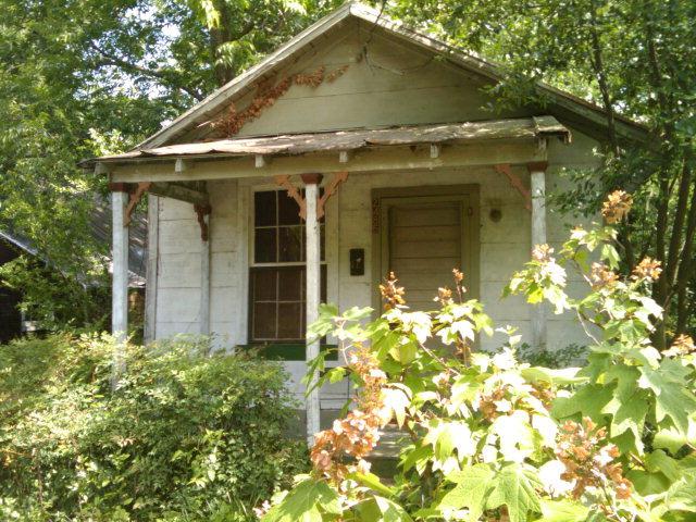 2486 East Avenue - Photo 1