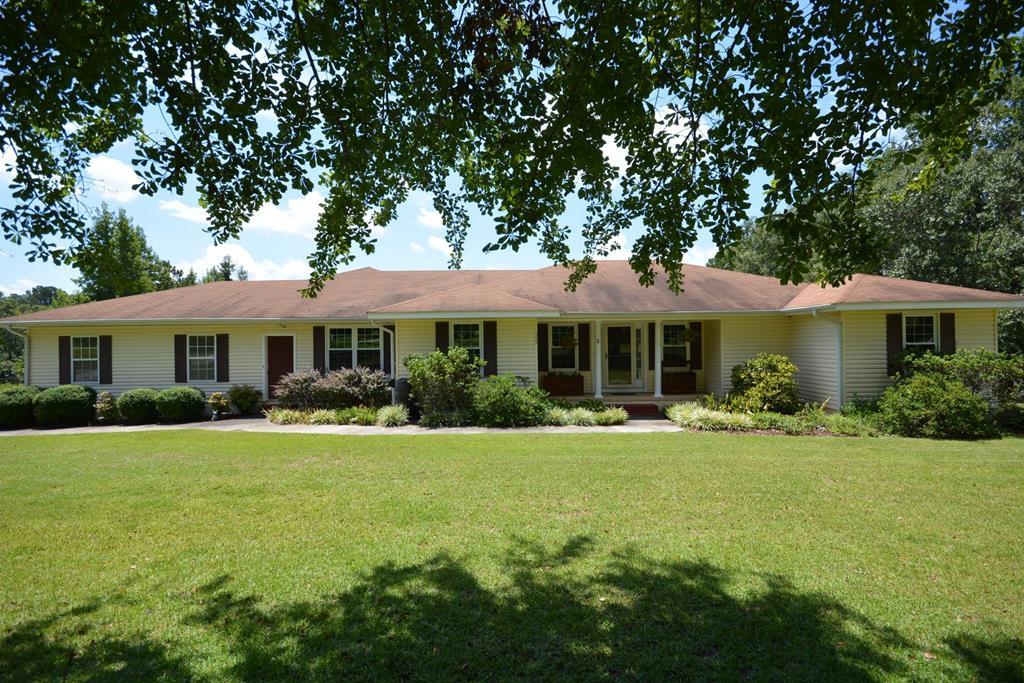 555 Ravenwood Drive - Photo 1