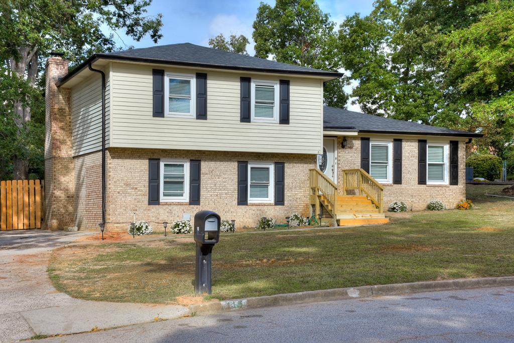 115 Sunnywood Drive - Photo 1