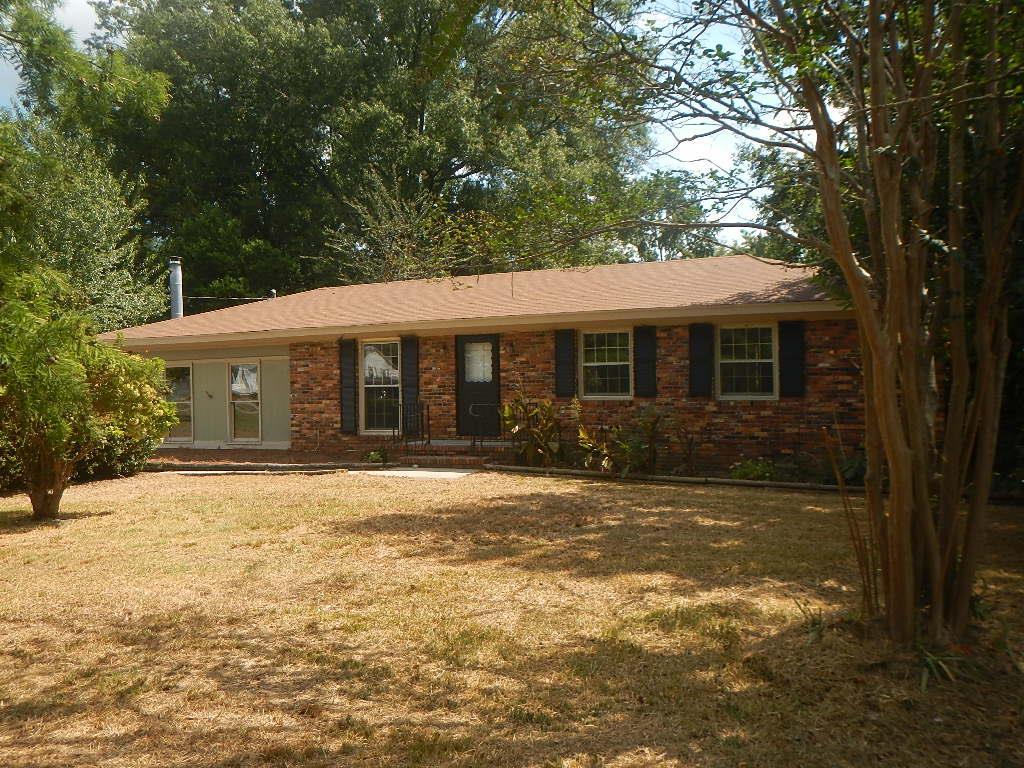 253 Fairview Drive N - Photo 1