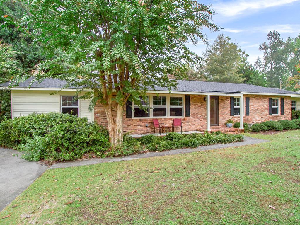 610 Beechwood Drive - Photo 1