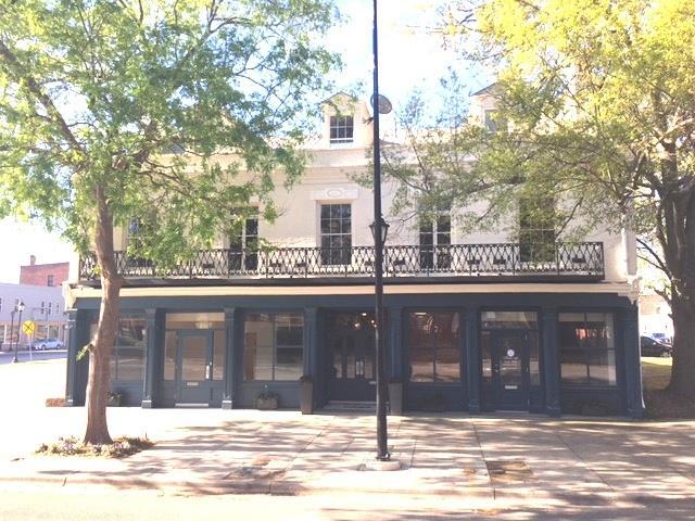 608 Broad - Photo 1