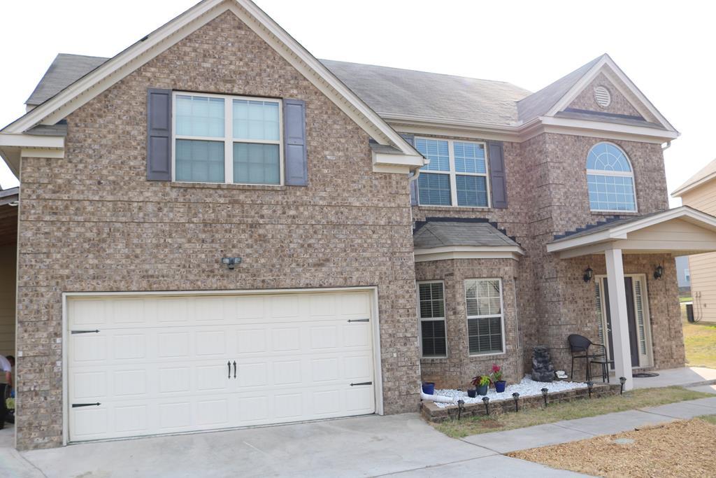 560 Village East Circle - Photo 1