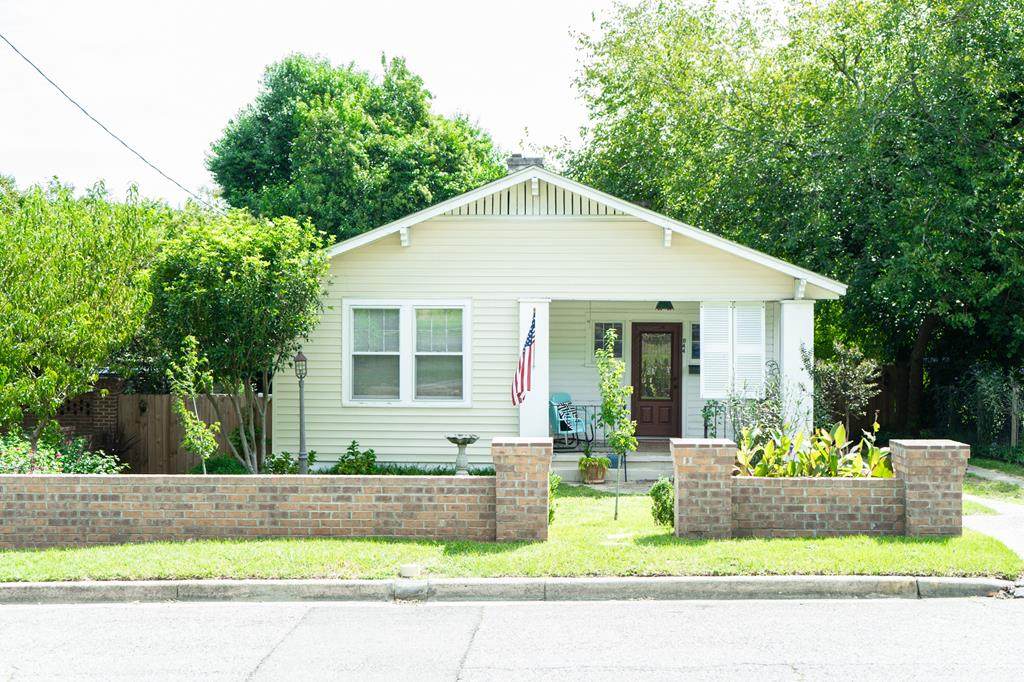 844 Heard Avenue - Photo 1