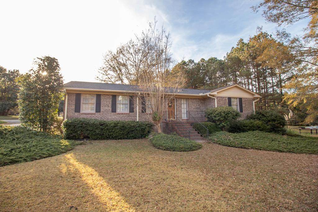 903 Lakeview Drive - Photo 1