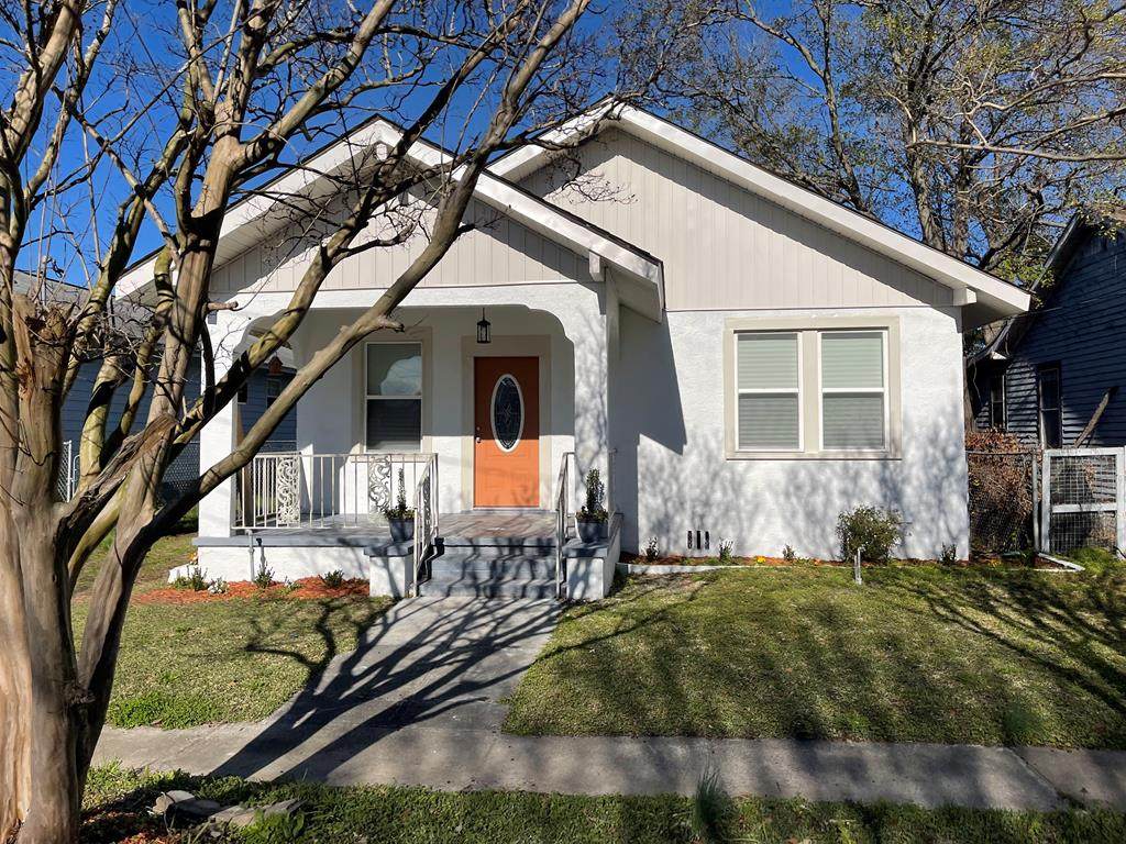 1321 Perry Avenue - Photo 1