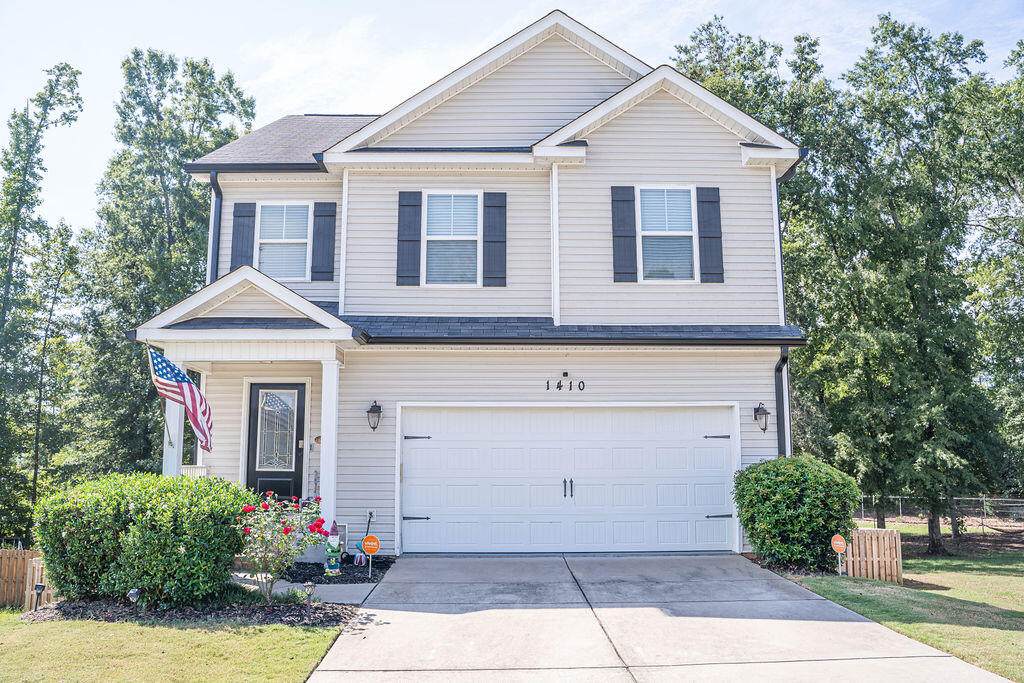 1410 Summit Way - Photo 1