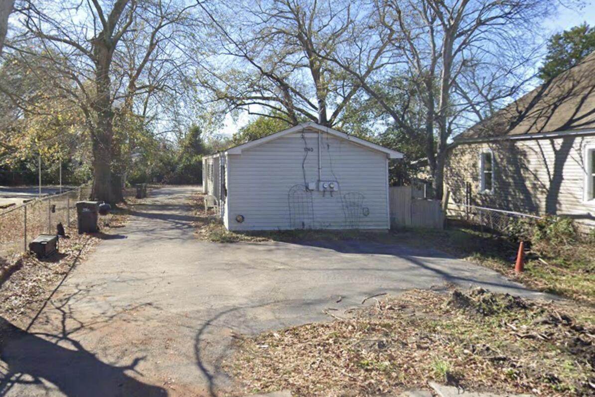 1740 Walker Street - Photo 1