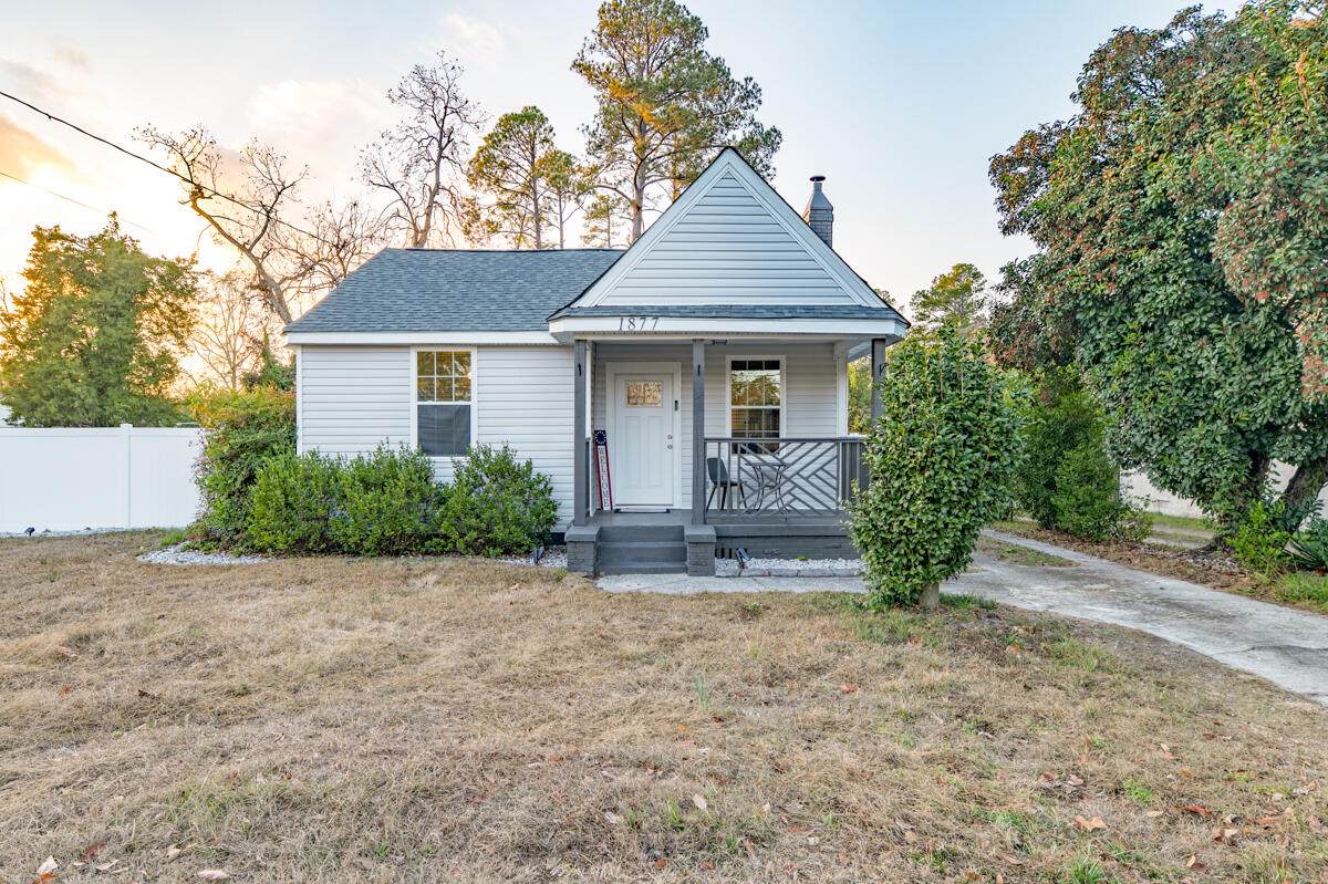 1877 Kissingbower Road - Photo 1