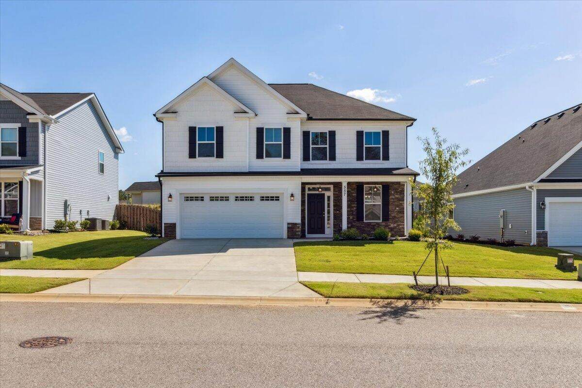 557 Hampton Drive - Photo 1