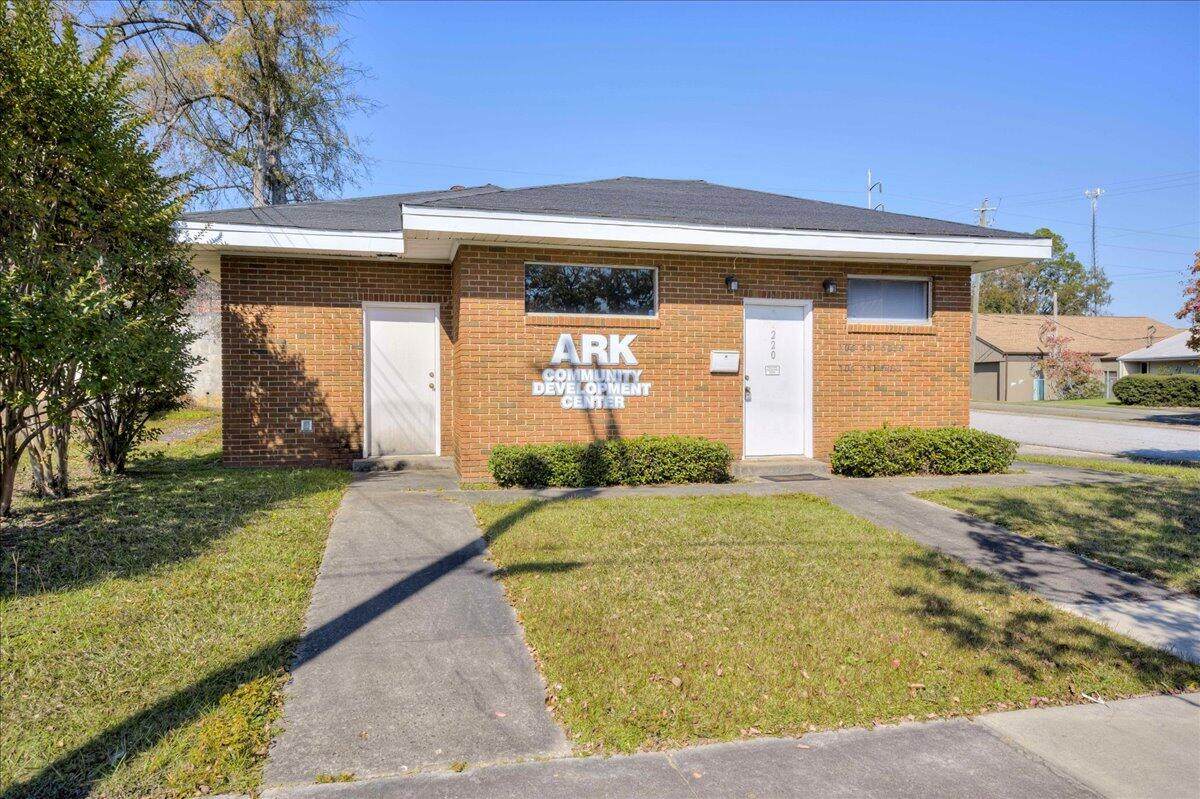 220 Council Street - Photo 1