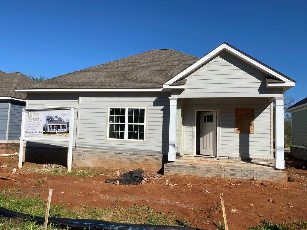 418 Mcqueen Street - Photo 1