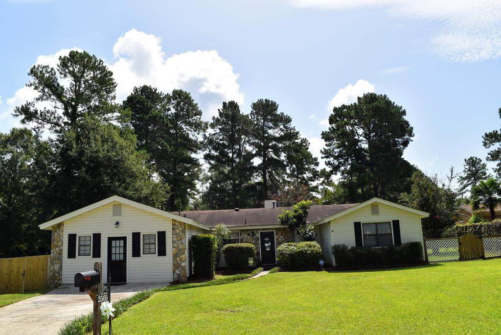 2505 Castlewood Court - Photo 1