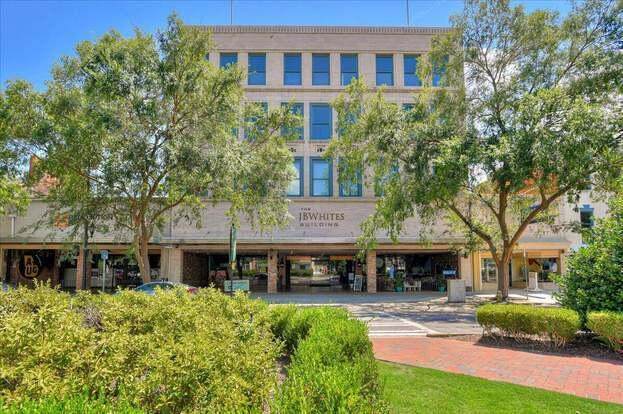 936 Broad Street - Photo 1