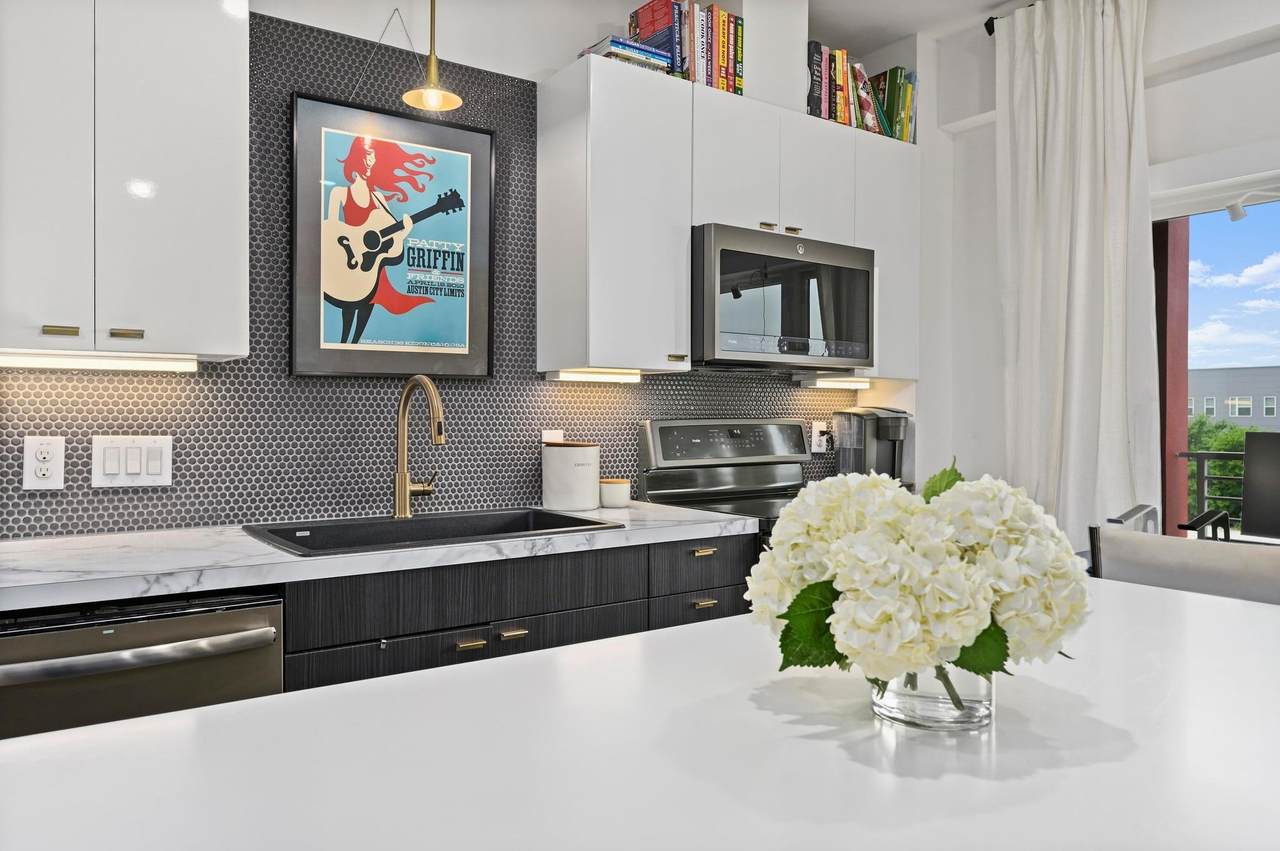 4361 Congress Ave - Photo 1
