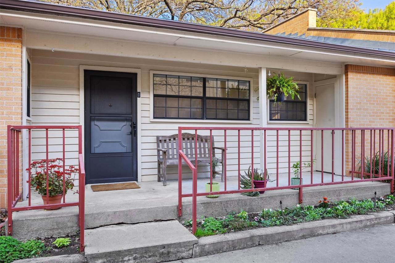 2301 Lawnmont Ave - Photo 1