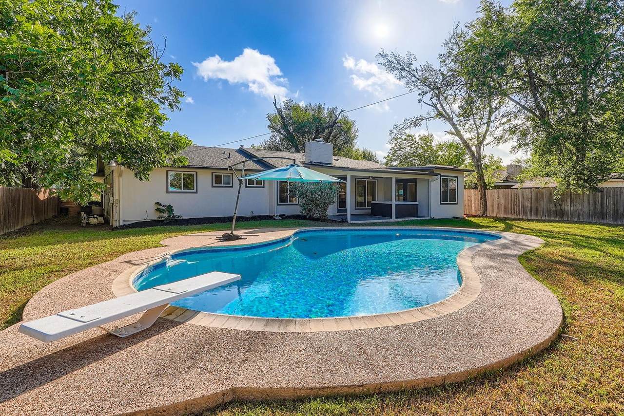 3013 Val Dr - Photo 1