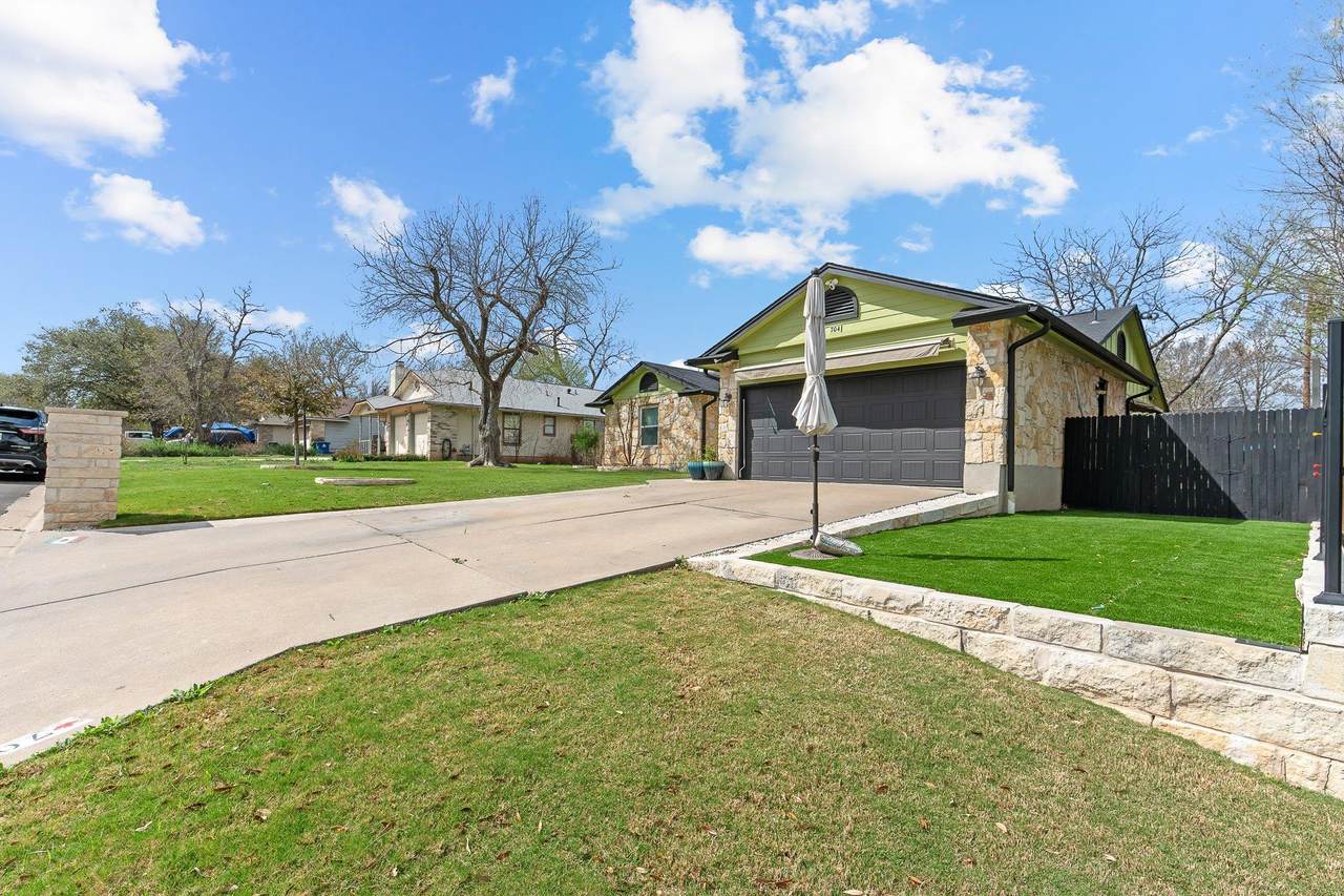 https://bt-photos.global.ssl.fastly.net/austin/1280_boomver_1_1055504-2.jpg