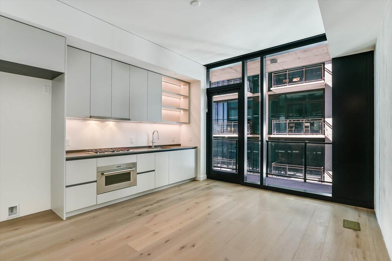 610 Davis St - Photo 1