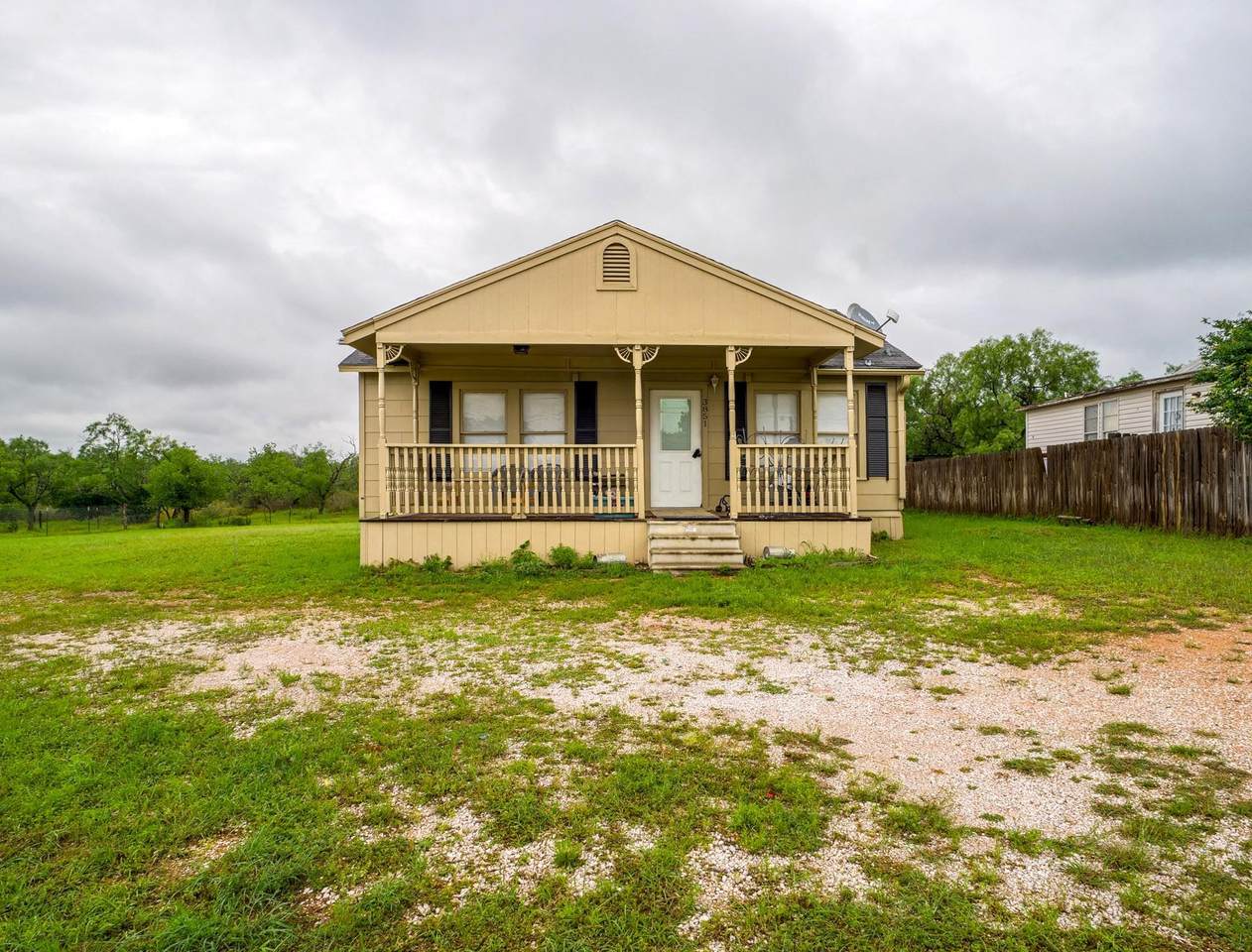3851 Hermosa Dr - Photo 1