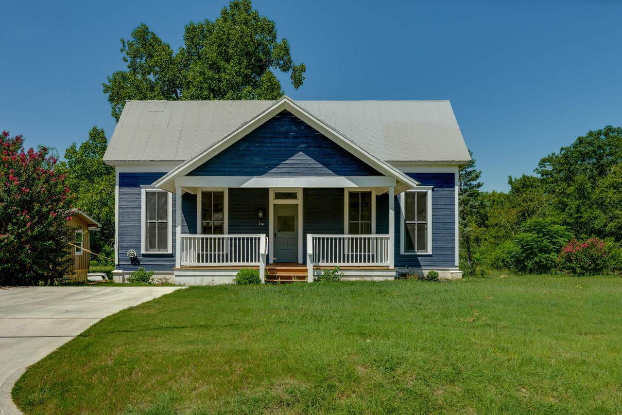 316 Avenue C - Photo 1