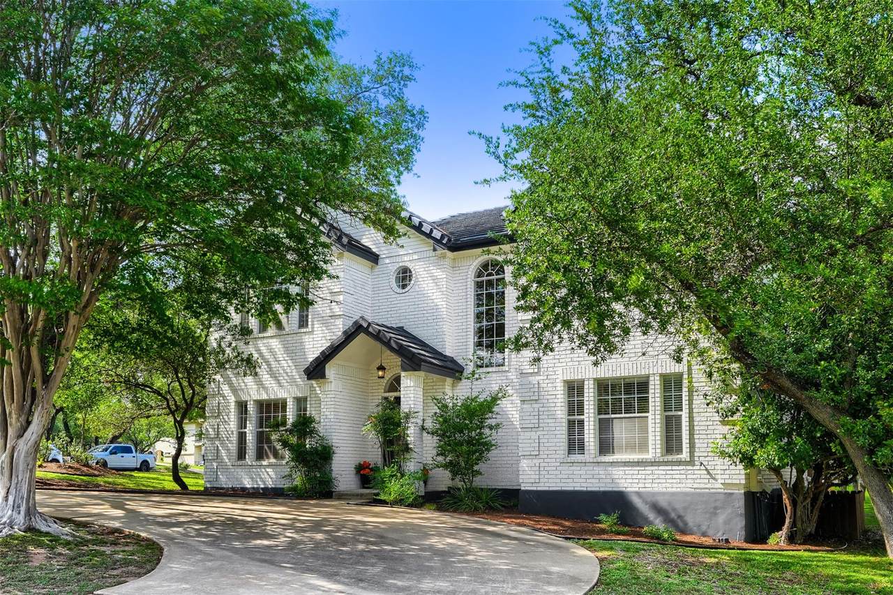 1918 Lakeway Blvd - Photo 1