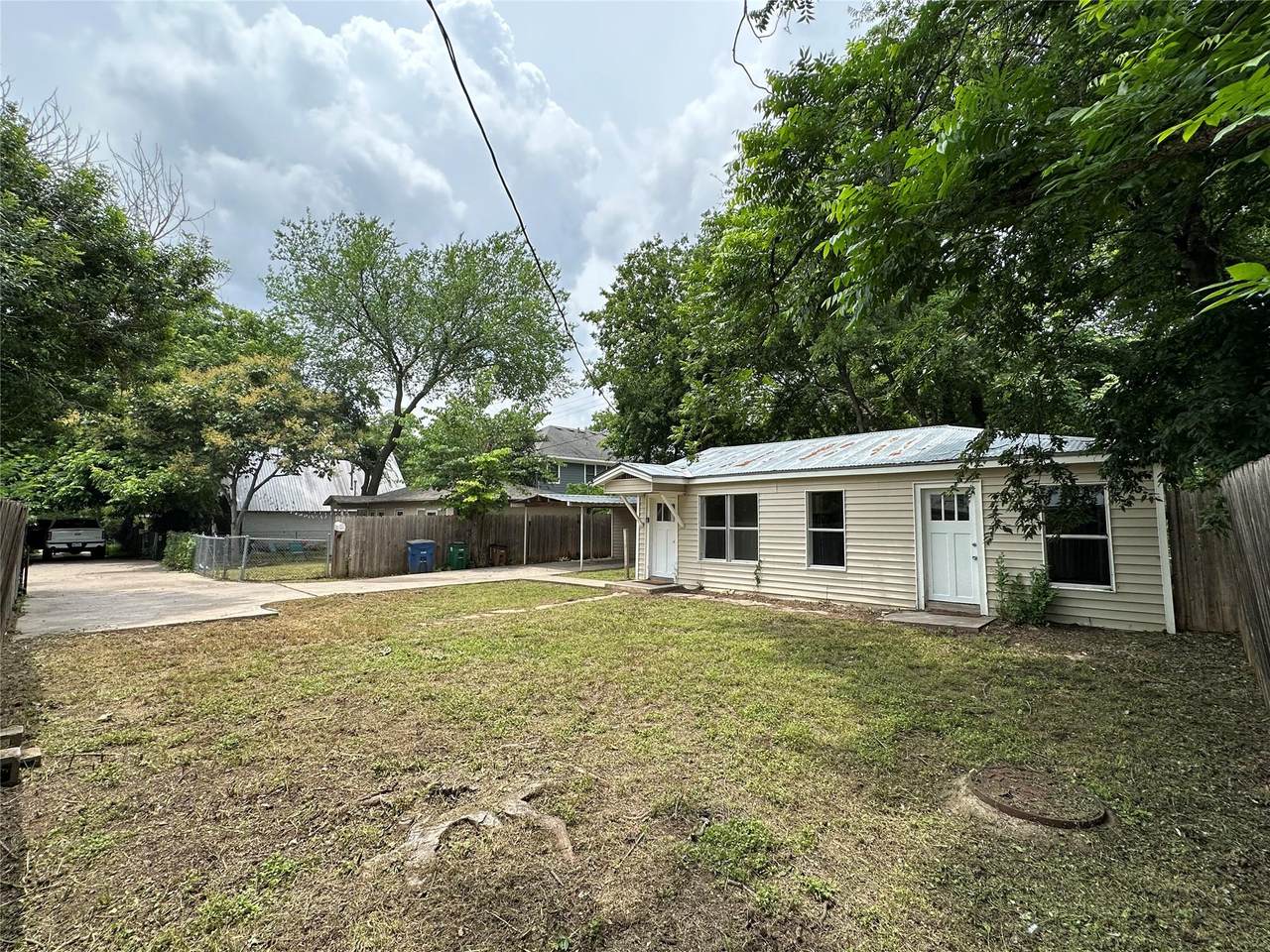 808 46th St - Photo 1