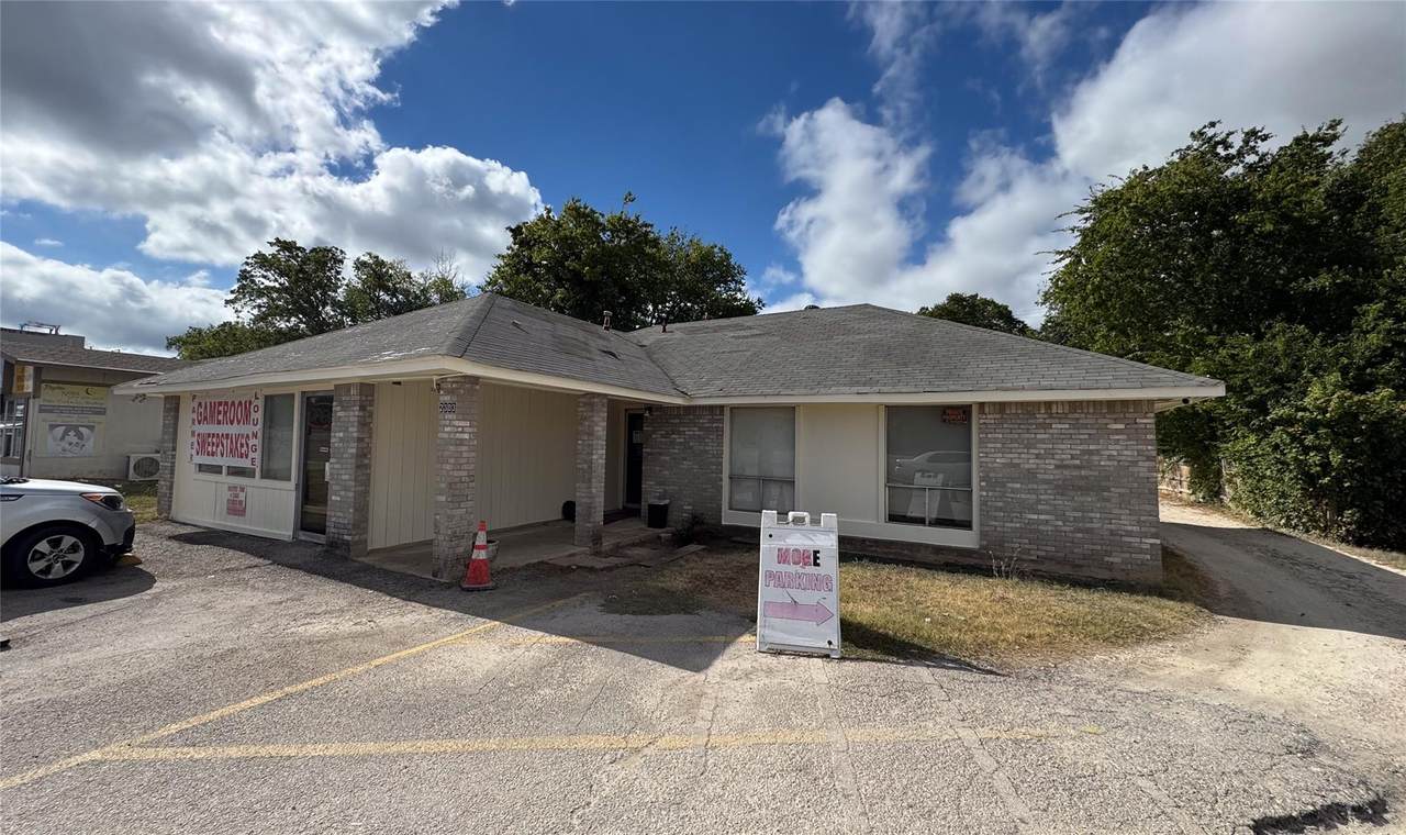 2303 Parmer Ln - Photo 1