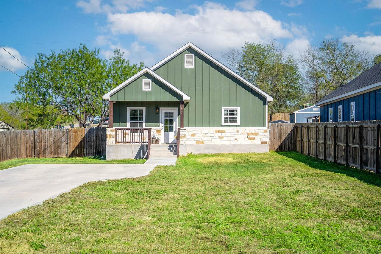 224 Spruce Ave - Photo 1