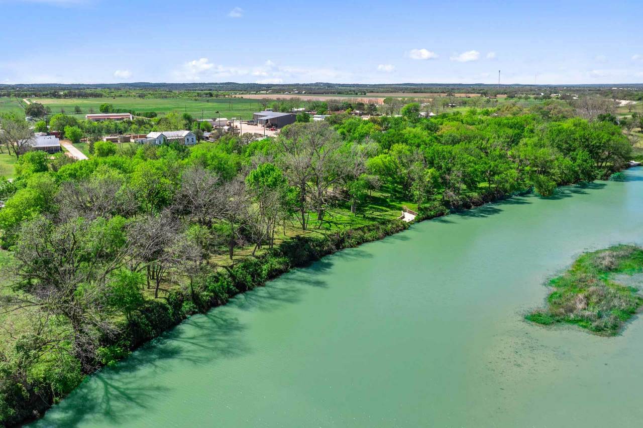 571 Ranch Road 1 - Photo 1