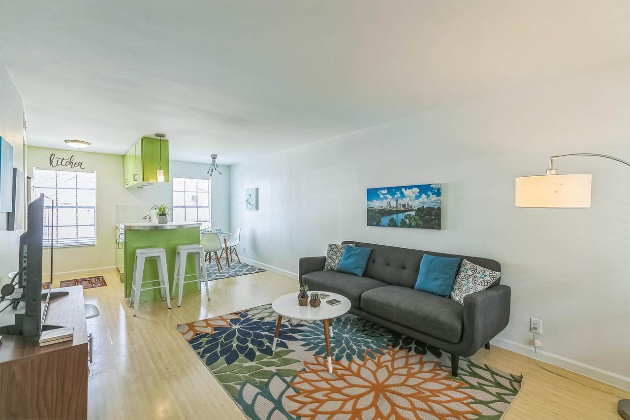 300 Crockett St - Photo 1