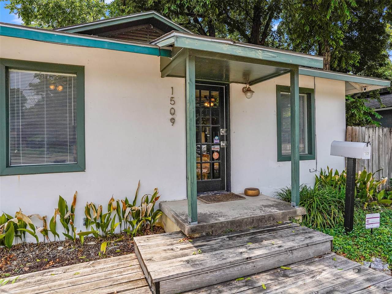 1509 Koenig Ln - Photo 1