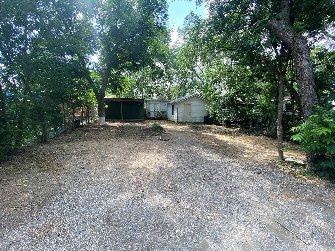 401 Chaparral Rd - Photo 1