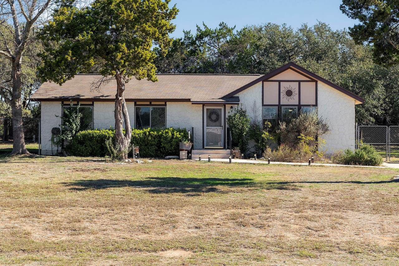 500 Grand Prairie Cir - Photo 1