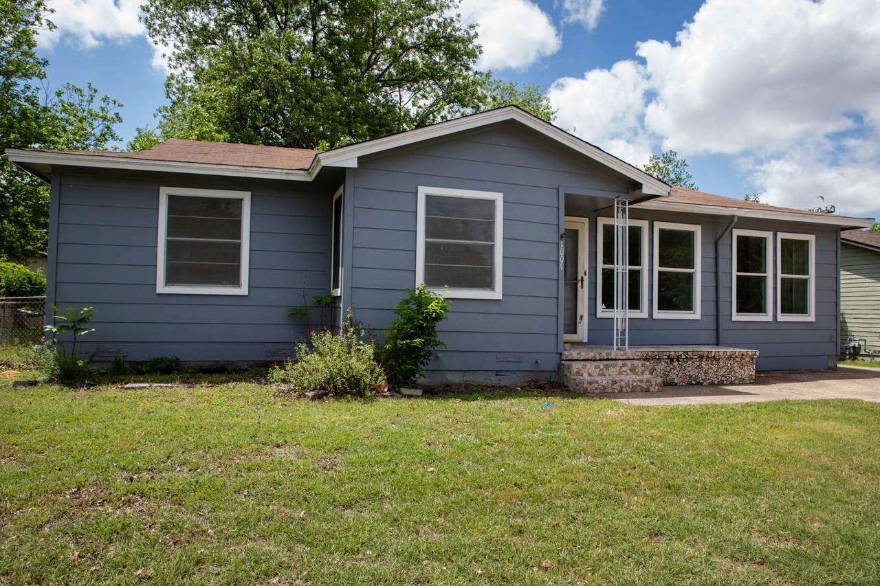1004 Estes Dr - Photo 1