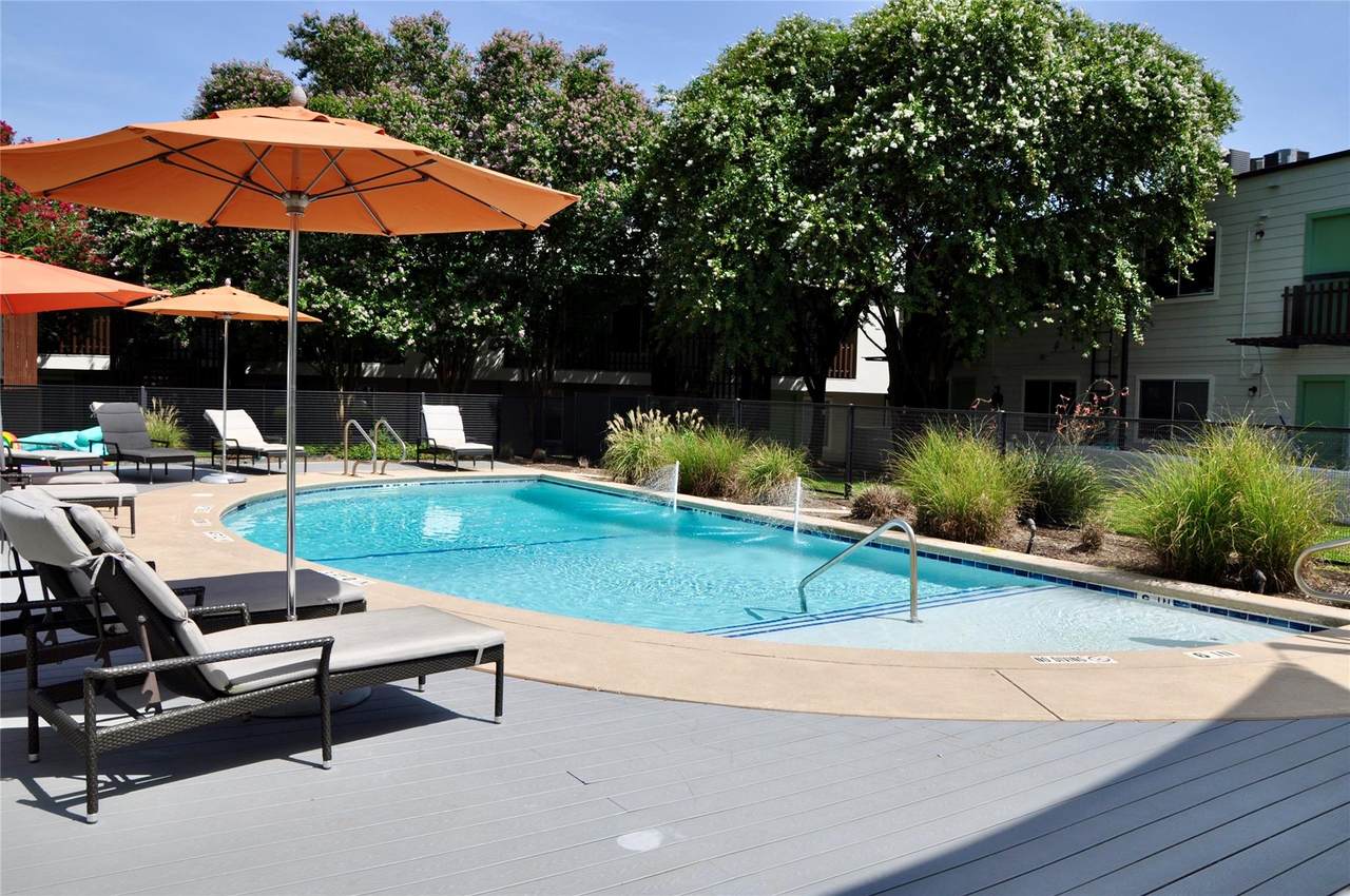 2200 Dickson Dr - Photo 1