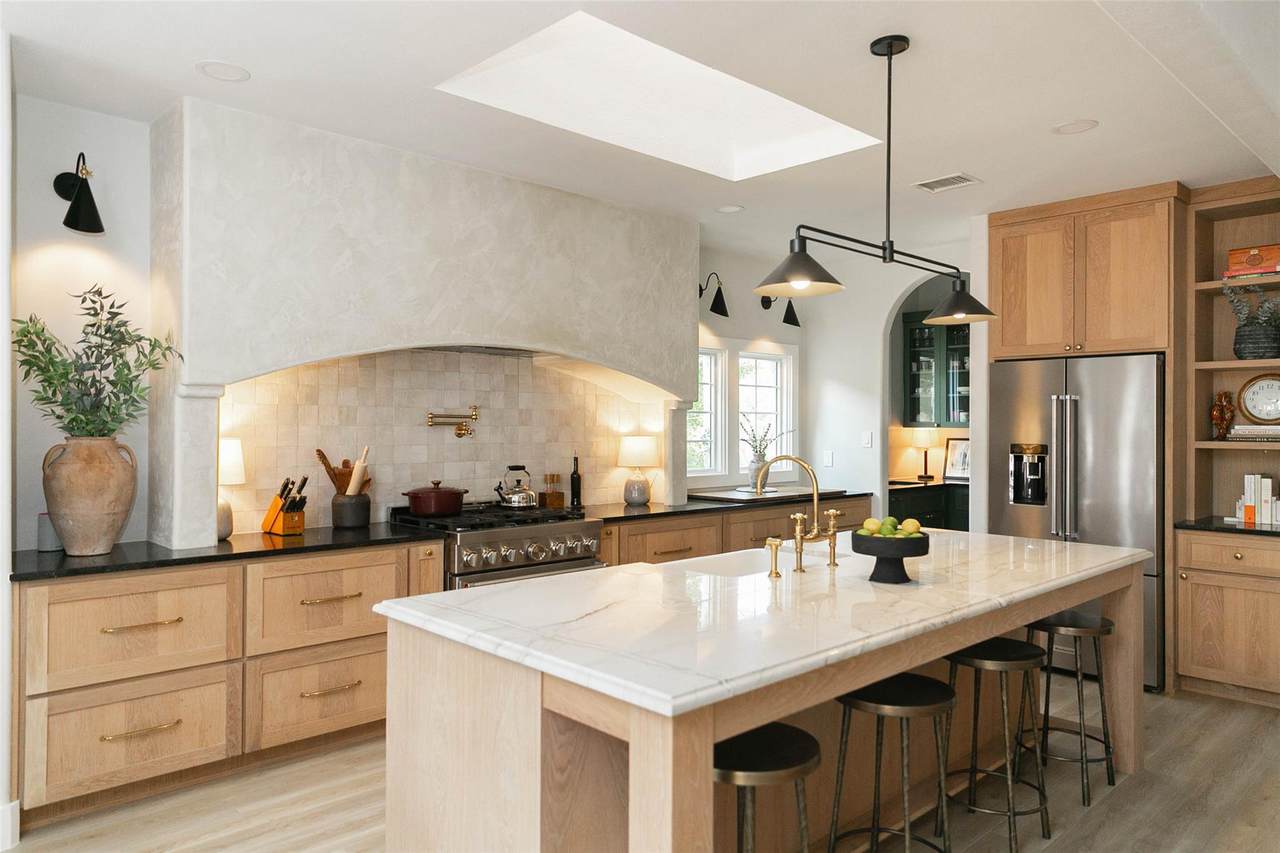 1209 Oak Meadow Dr - Photo 1