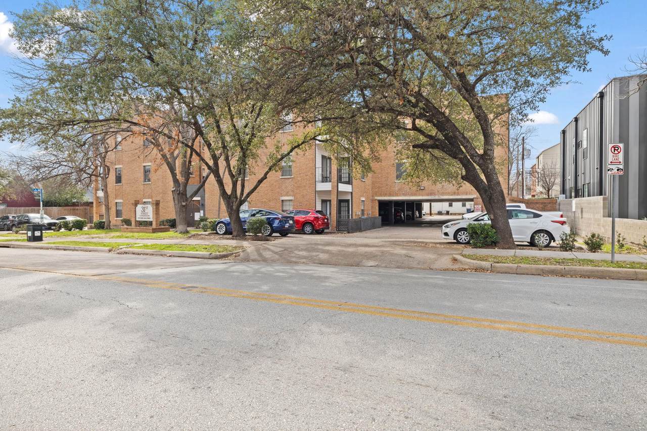 203 31st St - Photo 1