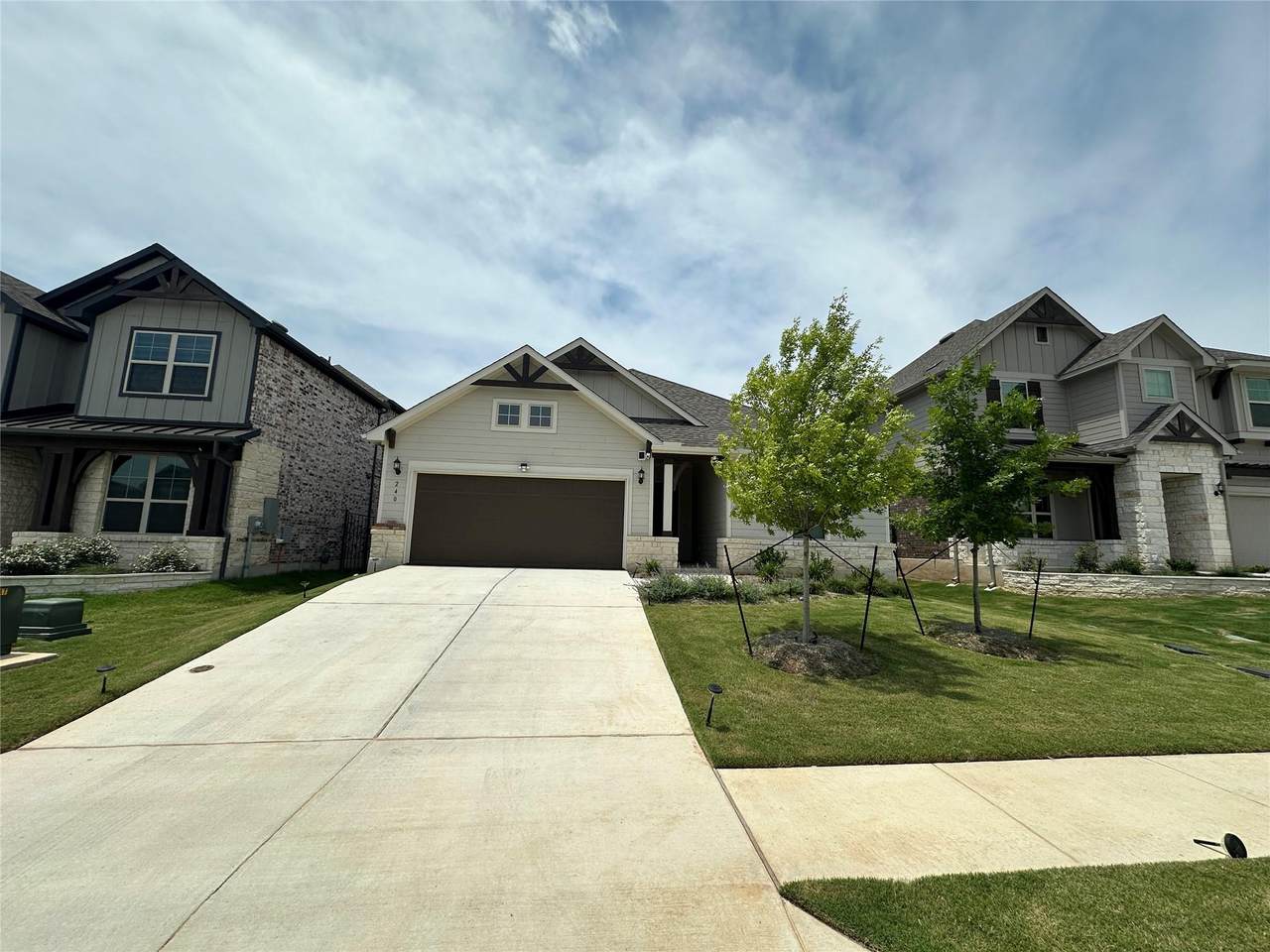 240 Canyoncrest Way - Photo 1