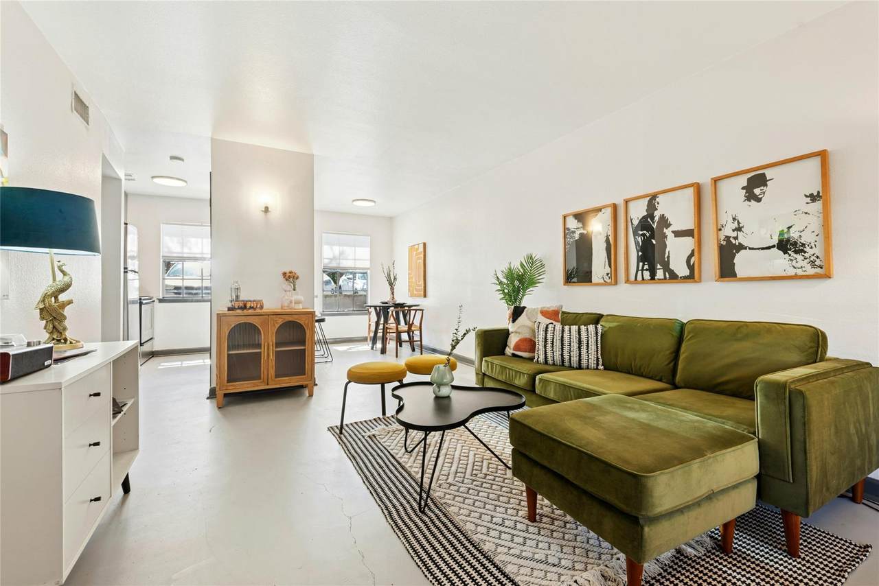 300 Crockett St - Photo 1